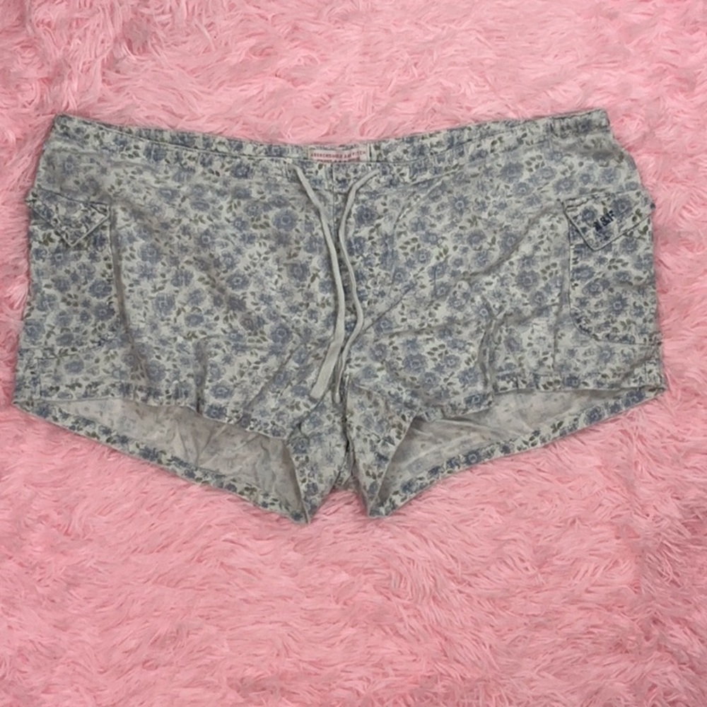 Y2K Abercrombie and Fitch floral shorts